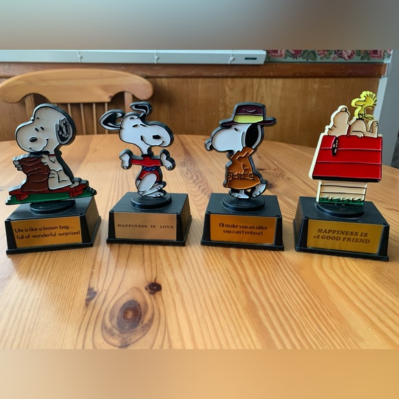 ALL 8 INCLUDED Vintage Peanuts Aviva Trophies 50’s to early 70’s - Picture 2 of 13